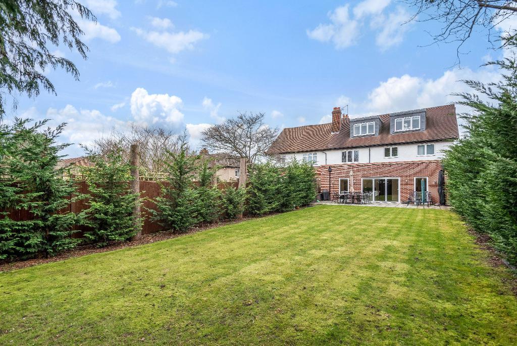 5 Bedroom SemiDetached For Sale in Hillcrest Road, Orpington, Kent